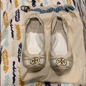 TB shoes women’s size 9 with dust bag.